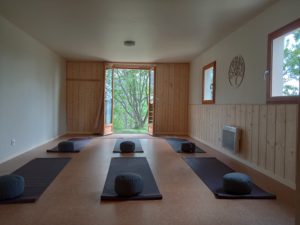 Salle de pratique de la méditation de pleine conscience